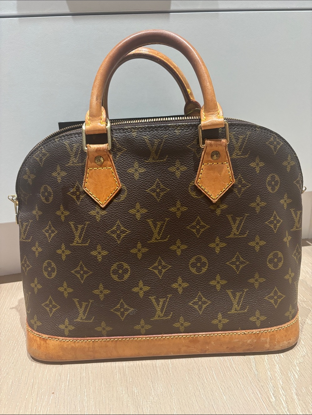 Louis Vuitton alma MM bag - Picture 8 of 11